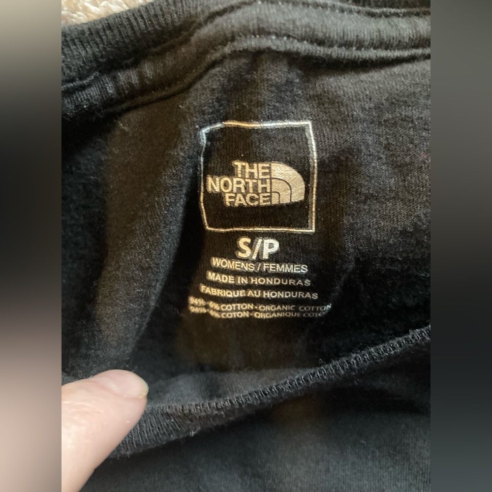 Size small set, one American Eagle and one NorthFace top - Picture 4 of 6